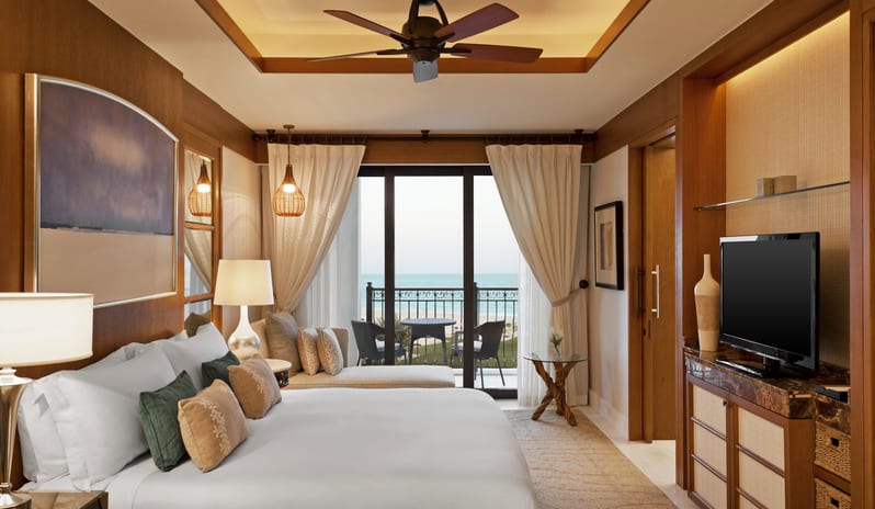 middle-east-holidays-abu-dhabi-st-regis-saadiyat-island-resort-hotel-partial-sea-view-room-bedroom